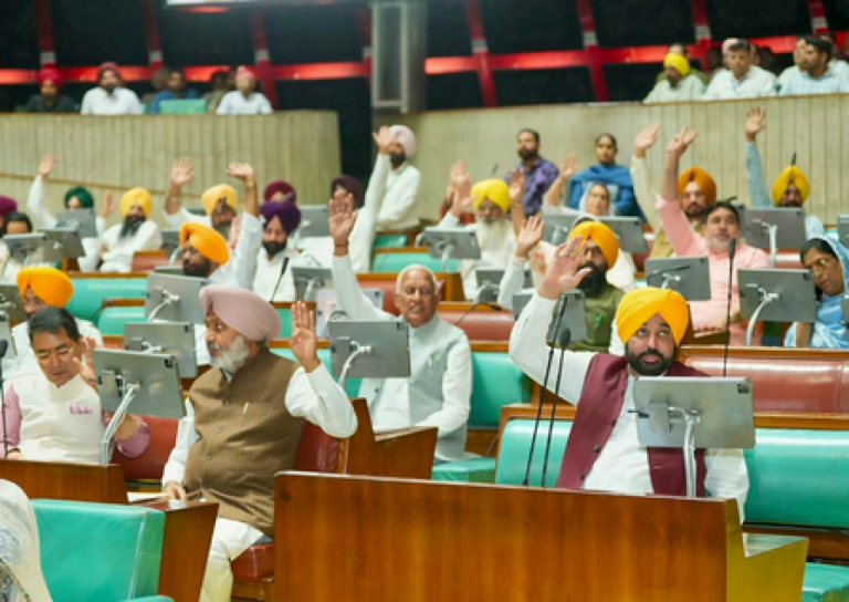 ‘दिल्ली एयरपोर्ट पर दो घंटे बैठाया, 50 हजार का भरवाया चालान’, पंजाब विधानसभा में बोले सीएम भगवंत मान
