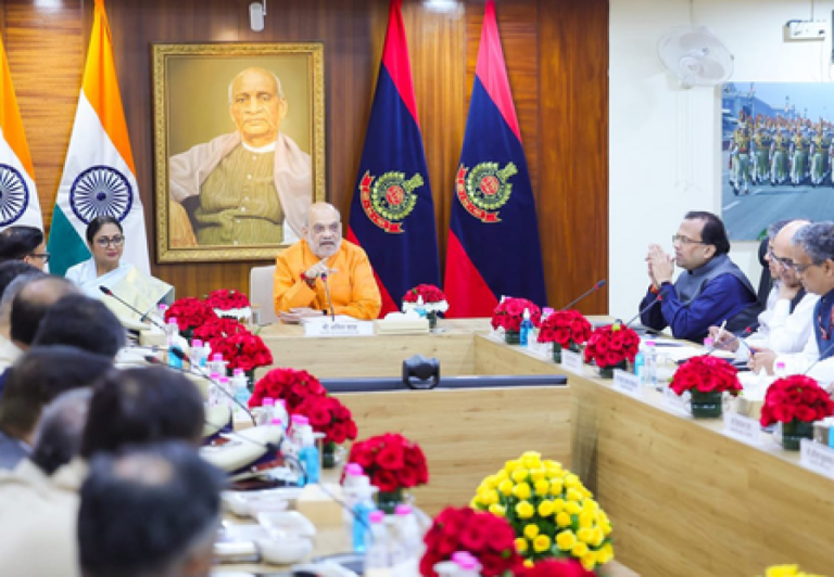 दिल्ली की कानून-व्यवस्था पर गृह मंत्री सख्त, उपद्रवियों के खिलाफ कड़े कदम उठाने के निर्देश