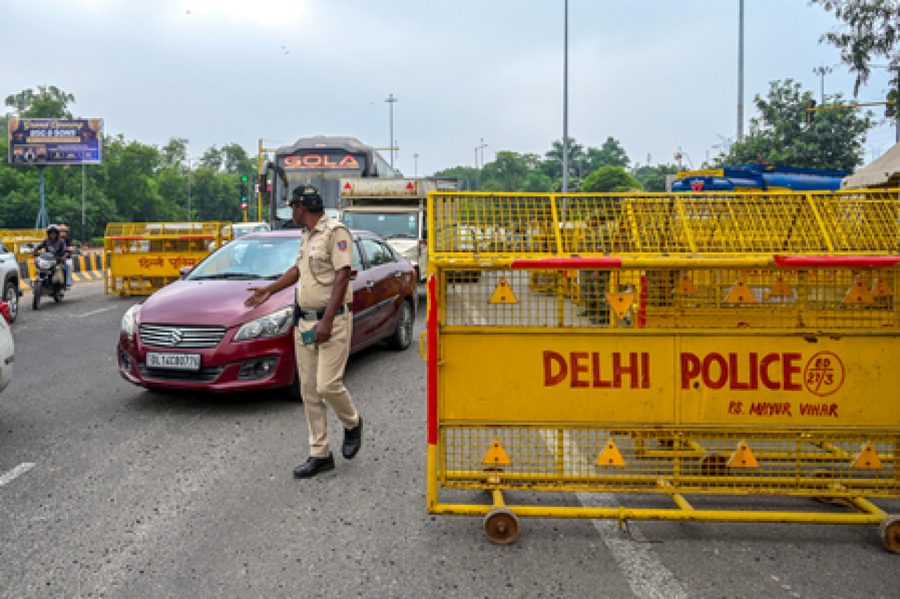 दिल्ली ट्रैफिक Police ने 1 नवंबर से संशोधित ग्रैप नियमों के तहत वाहनों के प्रवेश पर प्रतिबंध की घोषणा की