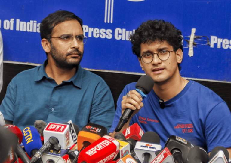 दिल्ली पुलिस का जवाब, ‘बार-बार कानून तोड़ने व दूसरों को उकसाने के आरोप में गिरफ्तार किए गए सौरभ दास और आशुतोष’