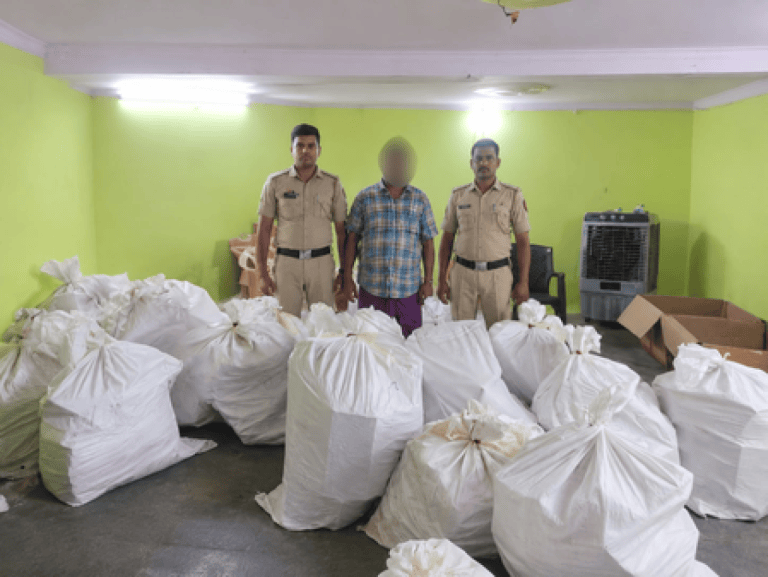 दिल्ली पुलिस ने 1073 किलोग्राम से अधिक पटाखे जब्त किए, 10 एफआईआर दर्ज