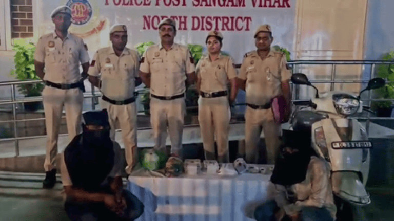 दिल्ली पुलिस ने चोरी के मामले में दो आरोपियों को किया गिरफ्तार, सोने-चांदी के गहने और नकदी बरामद