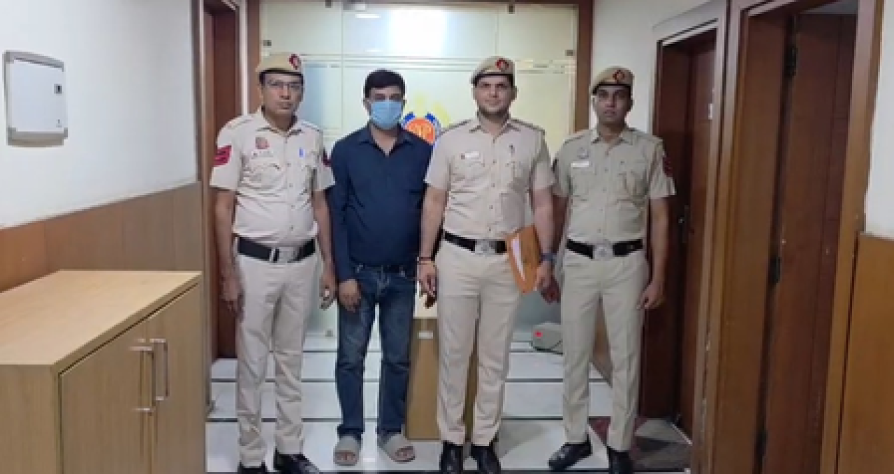 दिल्ली Police ने रेडीमेड कपड़ों की सप्लाई के नाम पर कंपनी से ठगी करने वाले आरोपी को किया गिरफ्तार
