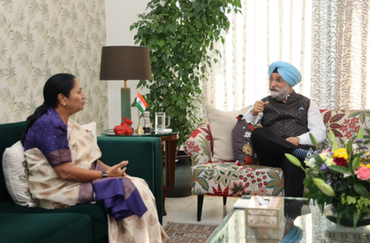 दिल्ली में 8,941 करोड़ की जल परियोजनाओं को मिलेगी रफ्तार, सीएम रेखा गुप्ता ने एलजी से की मुलाकात