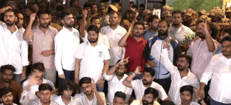 दिल्ली में प्रदर्शन : इंडियन यूथ कांग्रेस के प्रदर्शनकारियों को पुलिस ने किया डिटेन; ट्रैफिक एडवाइजरी भी जारी