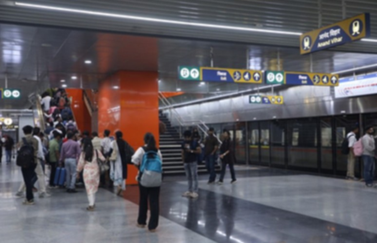दिल्ली मेट्रो: पिंक लाइन यात्रियों को बड़ी राहत, भीड़ वाले और खाली कोच की मिलेगी पहले से जानकारी