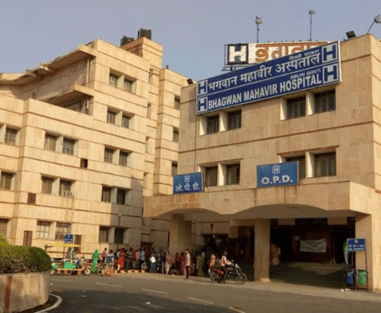 दिल्ली: रिश्वतखोरी के आरोप में भगवान महावीर अस्पताल के डॉक्टर समेत दो लोग गिरफ्तार