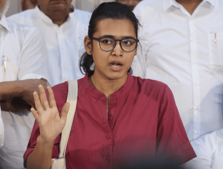 दिल्ली हाईकोर्ट ने आइसा अध्यक्ष नेहा बोरा की याचिका खारिज की, दस्तावेज उपलब्ध कराने का निर्देश