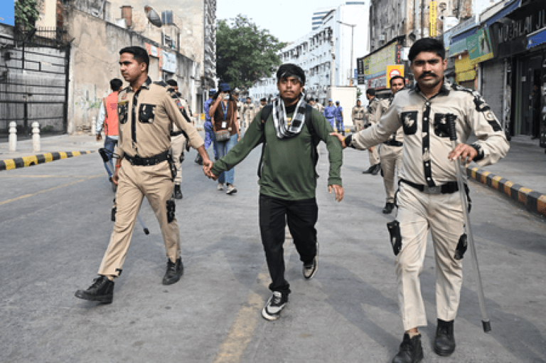 दीपावली के पीक सीजन में विरोध-प्रदर्शनों से कारोबार प्रभावित, व्यापारी बोले-कनॉट प्लेस प्रदर्शन मुक्त हो