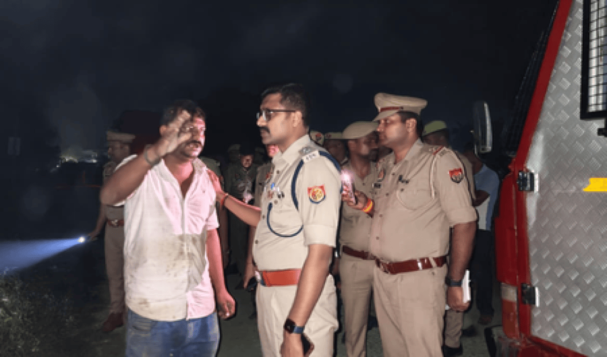 देवरियाः झोपड़ी में आग लगने से पिता पुत्री समेत तीन की मौत, एक महिला गंभीर रूप से घायल