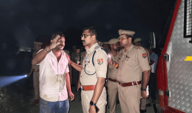 देवरियाः झोपड़ी में आग लगने से पिता-पुत्री समेत तीन की मौत, एक महिला गंभीर रूप से घायल