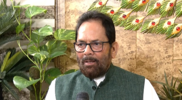‘देश में अस्थिरता फैलाने वाले कभी नहीं होंगे सफल,’ विपक्ष पर भड़के मुख्तार अब्बास नकवी
