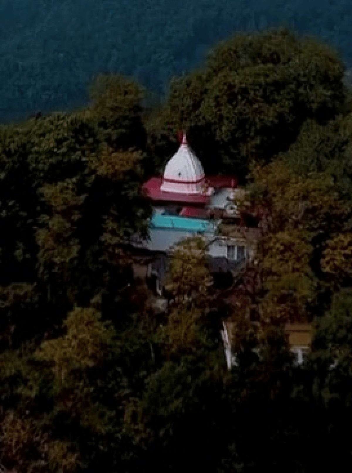 देहरादून : मां संतला देवी मंदिर की अनोखी कथा, जहां पत्थर की मूर्तियों में बदल गए थे भाई बहन
