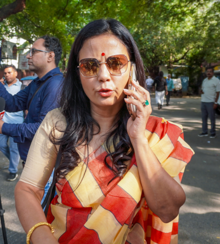 नदिया सर्किट हाउस विवाद: Supreme Court ने सर्कुलर बदला, एक दिन की पूर्व सूचना पर महुआ मोइत्रा को ठहराने का दिया निर्देश
