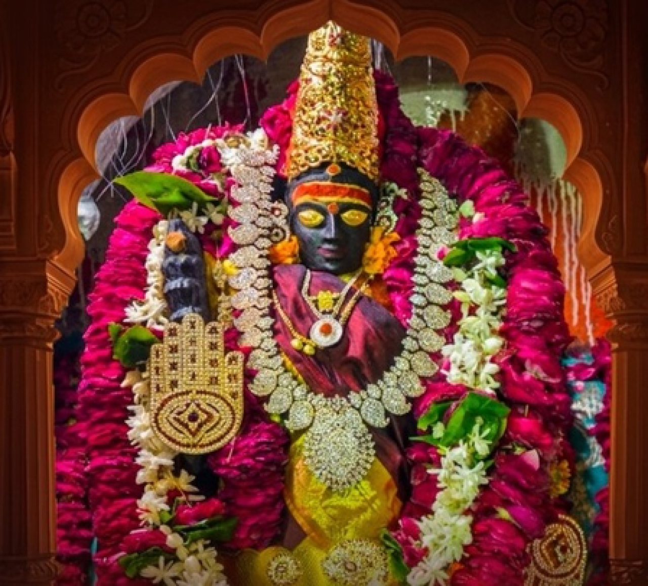 नवरात्र : उत्तर प्रदेश में माता रानी के कई विशेष मंदिर, जहां इन रूप में विराजती हैं देवी मां