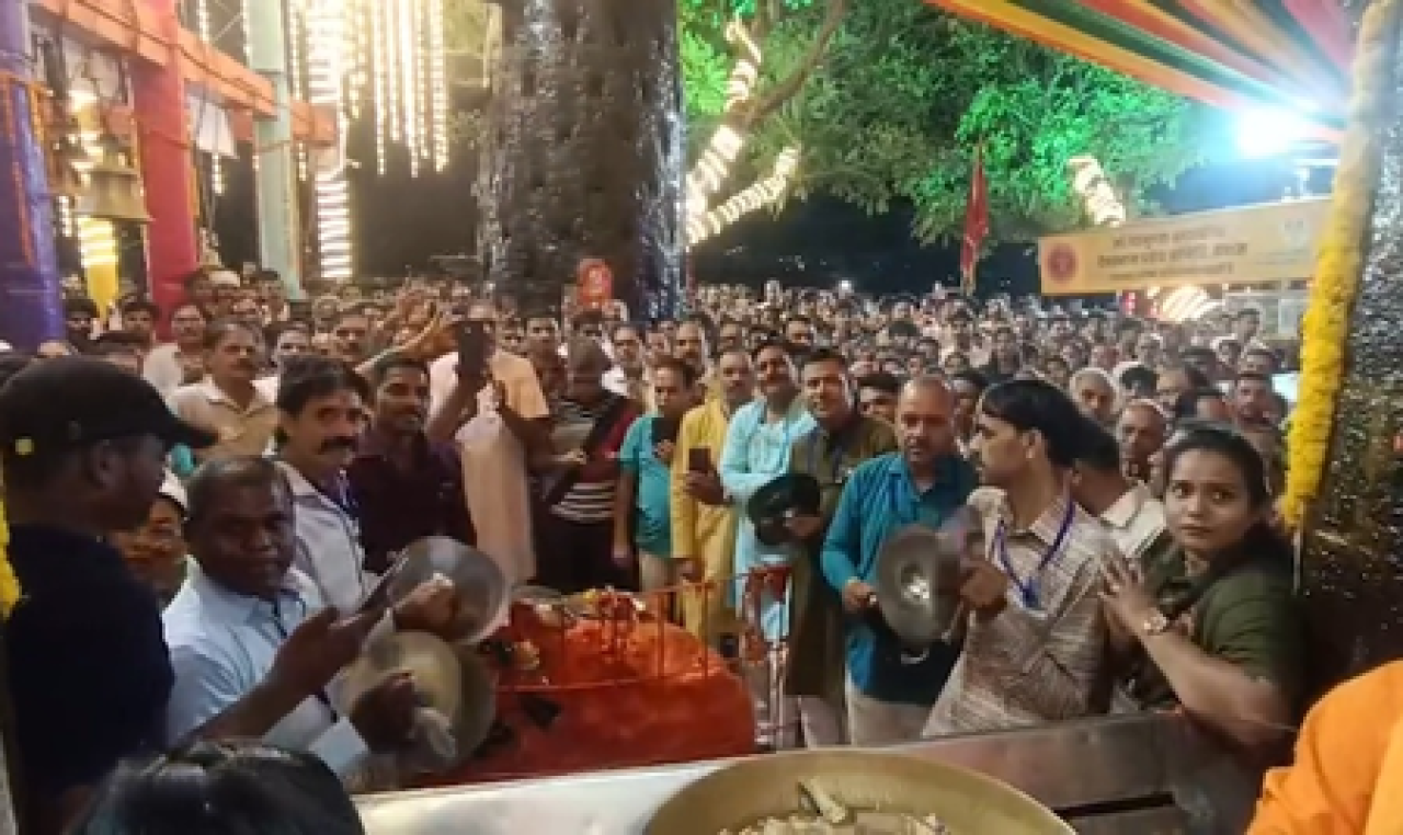 नवरात्रि के चौथे दिन माता टेकरी मंदिर में उमड़ा आस्था का सैलाब, हजारों श्रद्धालुओं ने किए दर्शन