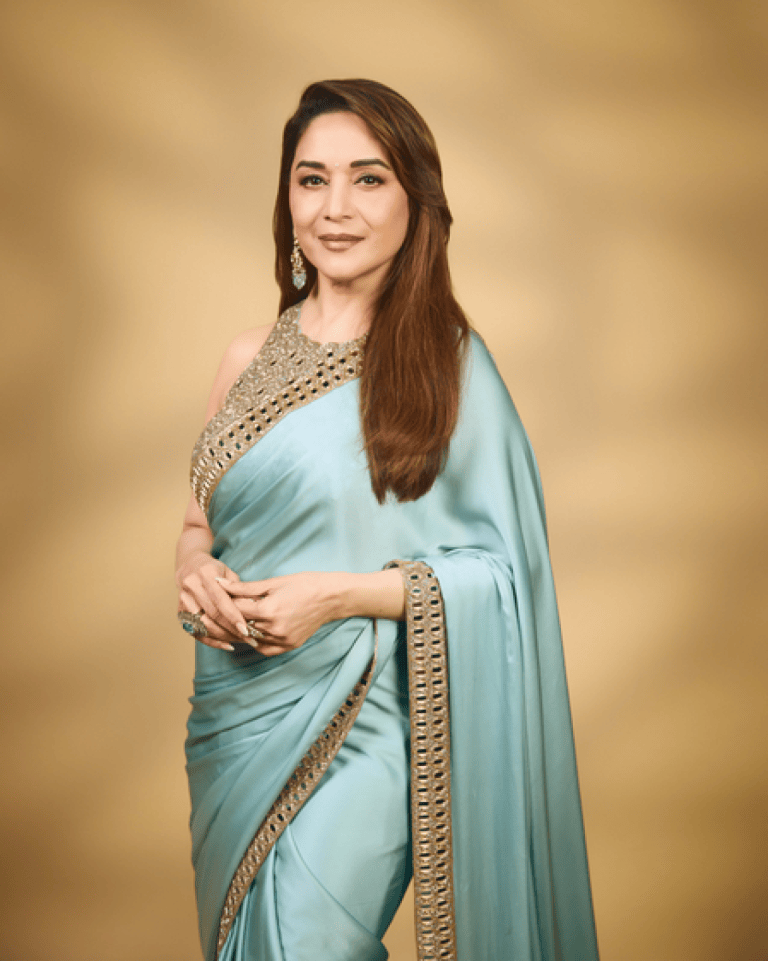 नीली नौवारी साड़ी और कढ़ाईदार शॉल, माधुरी दीक्षित ने बताया अपना वेडिंग आउटफिट
