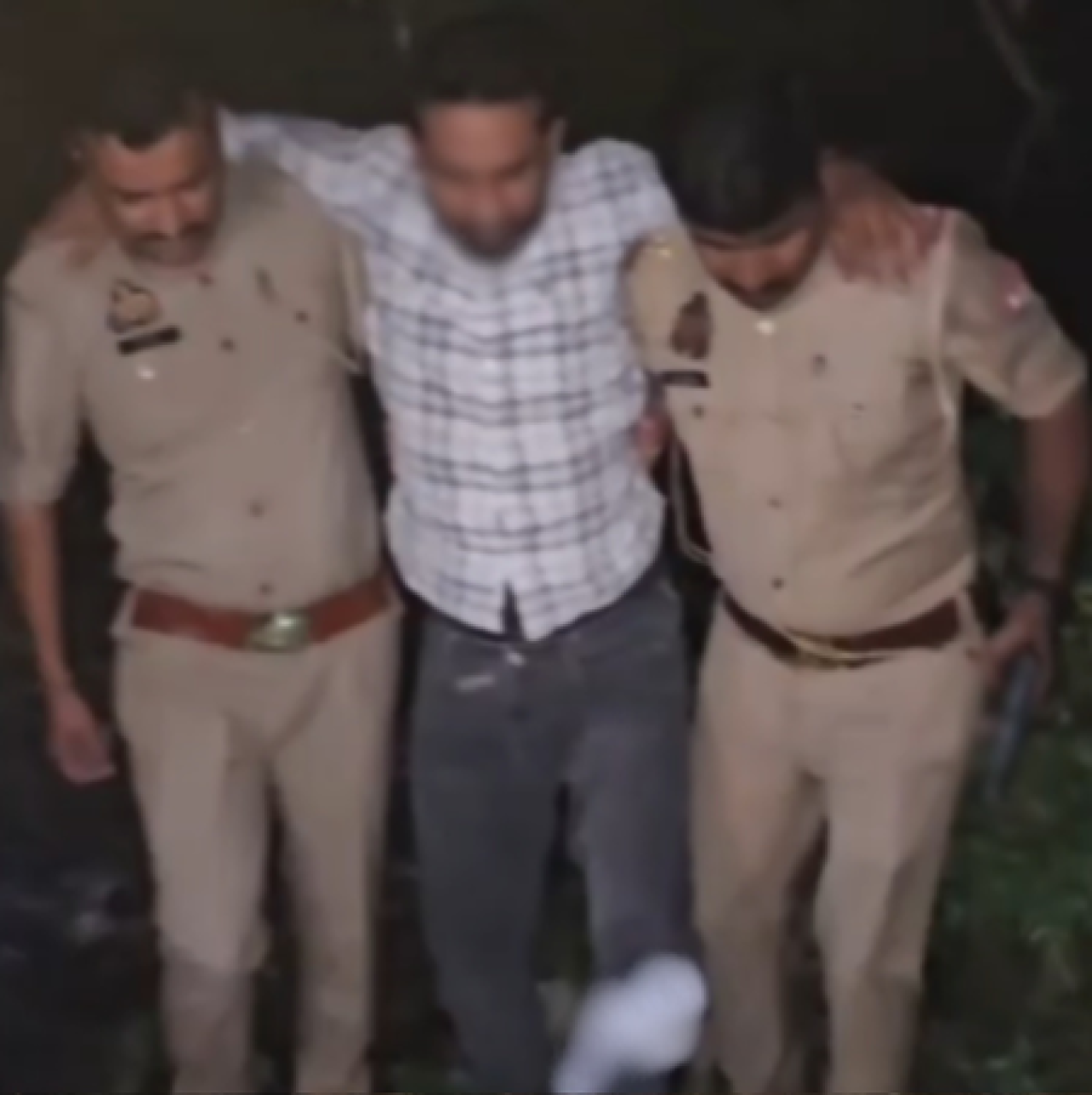नोएडा Police ने चेन छीनने वाले दो बदमाशों को मुठभेड़ के बाद किया गिरफ्तार