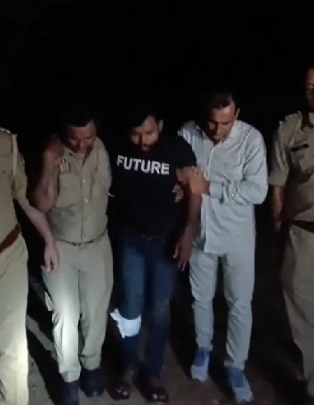 नोएडा Police ने मुठभेड़ के दौरान एक कुख्यात अपराधी को किया गिरफ्तार, एनसीआर में दर्ज हैं 16 मुकदमे