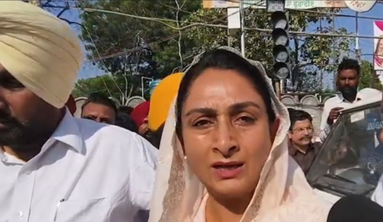 परविंदर झोटा हत्याकांड: मानसा में परिजनों से मिलीं हरसिमरत कौर बादल, कांग्रेस-भाजपा भी भगवंत मान पर हमलावर