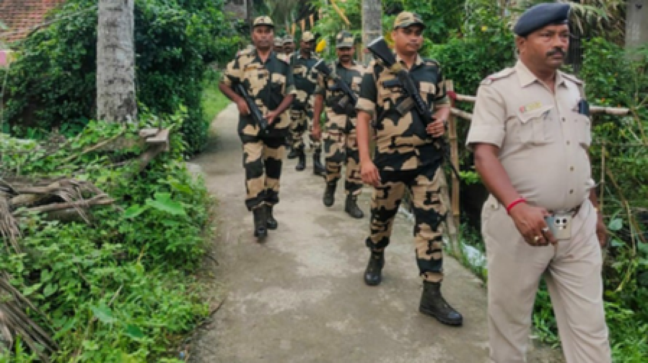 पश्चिम बंगाल: Police ने विस्फोटक से लदी कार को जब्त किया, मालिक को हिरासत में लिया