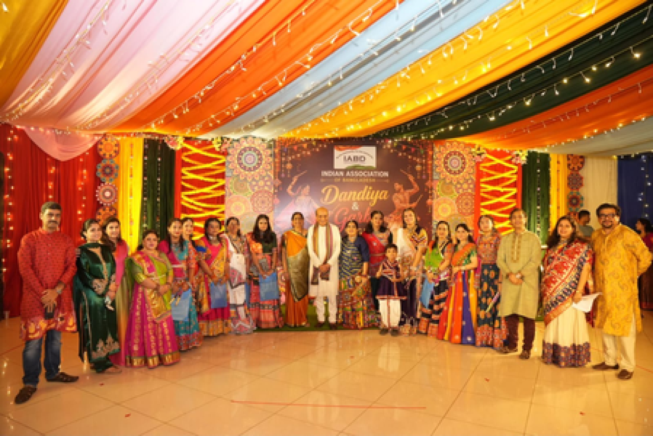 बांग्लादेश में डांडिया और गरबा नाइट का जश्‍न, उच्चायुक्त दिनेश त्रिवेदी भी हुए शामिल