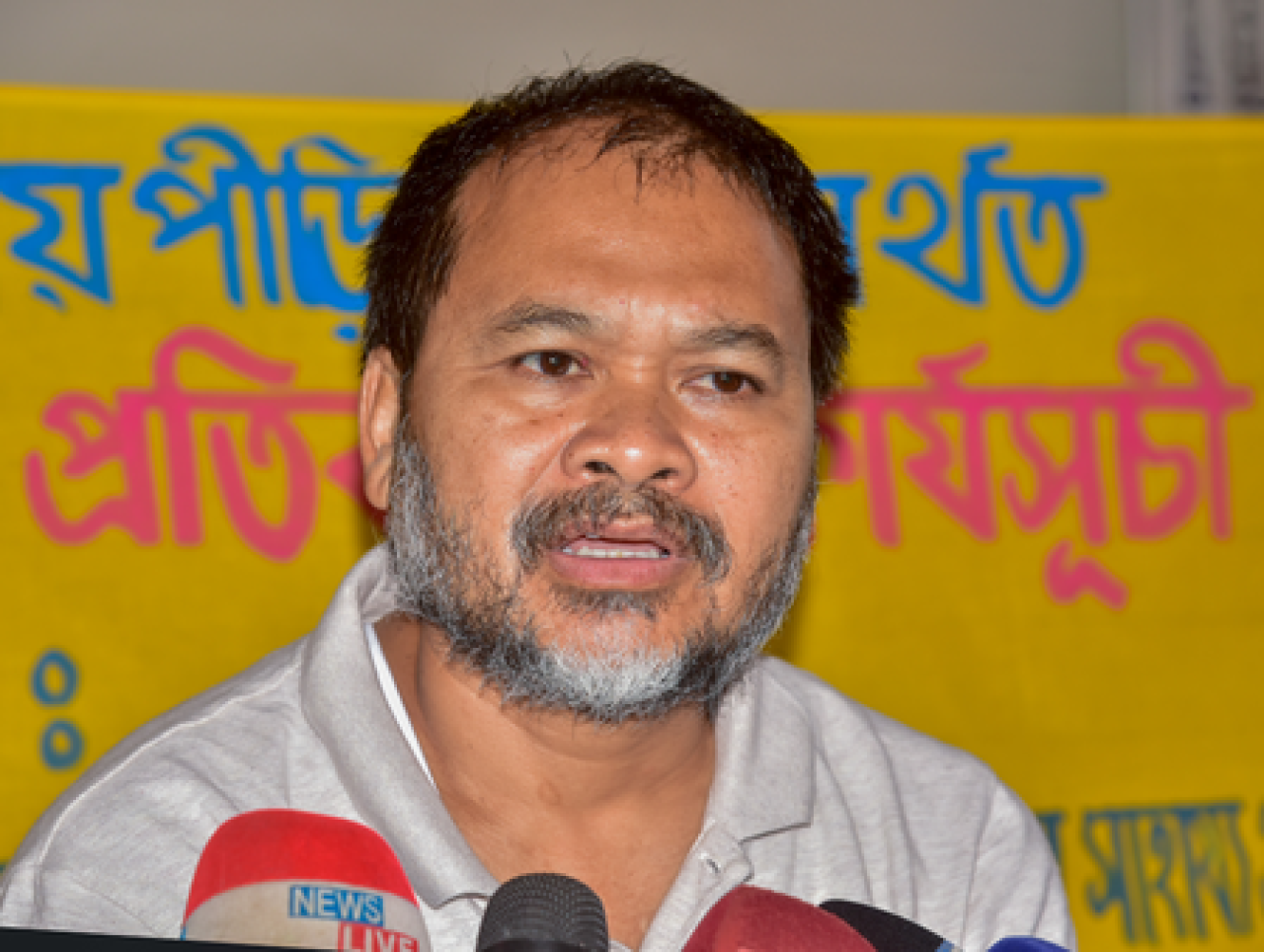 बाढ़ राहत को लेकर असम के मंत्रियों के साथ बातचीत के बाद अखिल गोगोई ने वापस लिया आंदोलन