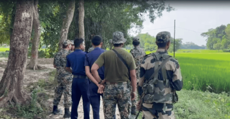 बीएसएफ ने हिरासत में लिए गए दो बांग्लादेशी पुलिसकर्मियों को बीजीबी को सौंपा, गलती से सीमा पार कर गए थे