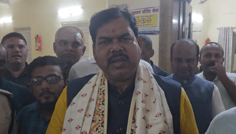 ‘बुराइयों और नशे की लत का करें दहन’, दशहरे पर युवाओं से शिक्षा मंत्री मिथिलेश तिवारी की अपील