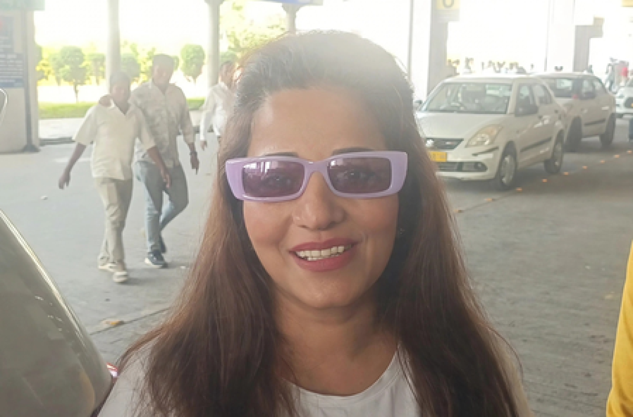 ‘भोजपुरी इंडस्ट्री के बर्बाद’ वाले रवि किशन के बयान पर मोनालिसा ने तोड़ी चुप्पी, पवन-अक्षरा के मामले में भी दी प्रतिक्रिया