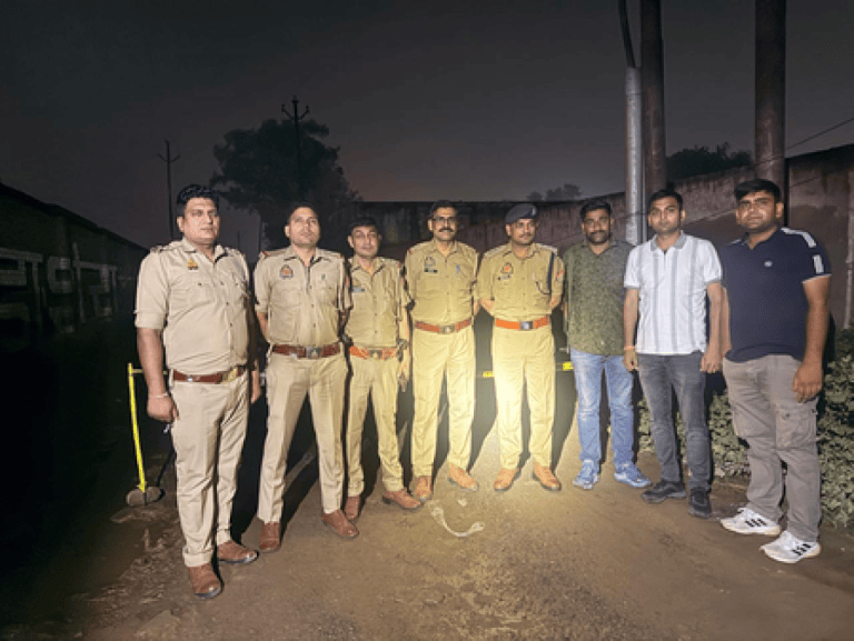 मथुरा में पुलिस मुठभेड़: जमीनी विवाद में फायरिंग करने वाले दो बदमाश गिरफ्तार, एक पैर में गोली लगने से घायल