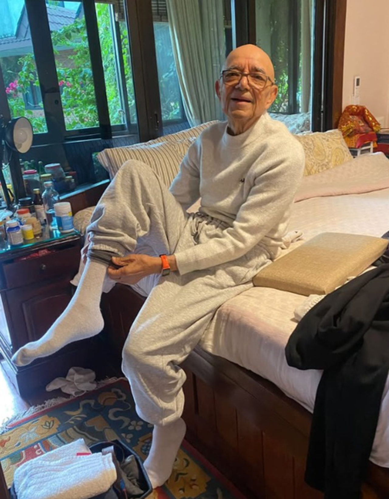 मनीषा कोइराला ने पिता का जन्मदिन मनाया, कहा- उन्हें इतना स्वस्थ और खुश पहले कभी नहीं देखा