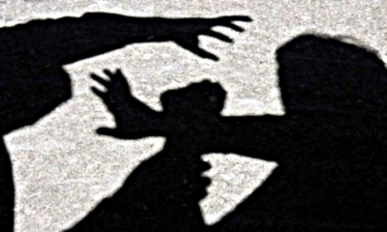 महाराष्ट्र: पुणे में 18 वर्षीय युवती से छेड़छाड़ करने के आरोप में एक व्यक्ति गिरफ्तार; स्थानीय लोगों ने की पिटाई