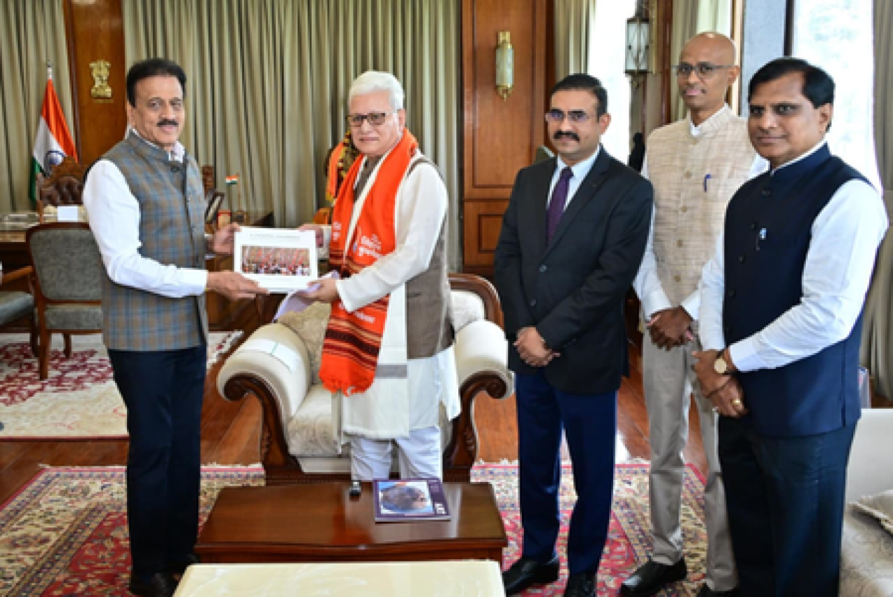 Maharashtra: मंत्री गिरीश महाजन ने Governor को दिया सिंहस्थ कुंभ मेला ध्वजारोहण समारोह का निमंत्रण, President भी रहेंगी मौजूद