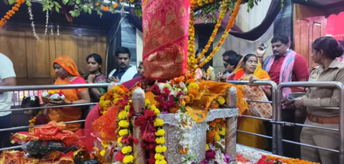 मां अलोपशंकरी के दरबार में उमड़ा आस्था का सैलाब, मंगला आरती के बाद शुरू हुआ दर्शन पूजन