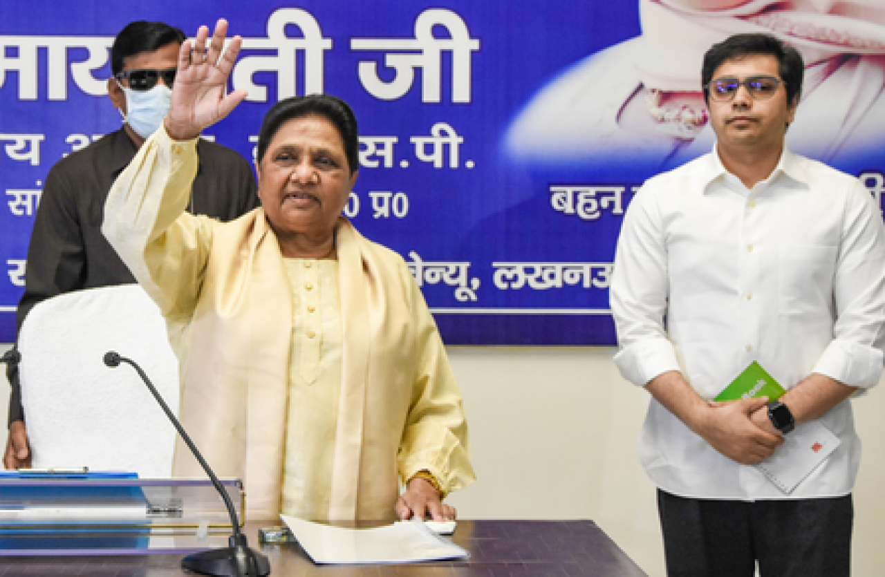 मायावती के भतीजे आकाश आनंद के भरोसे बसपा, 2027 के चुनाव में होगी परीक्षा