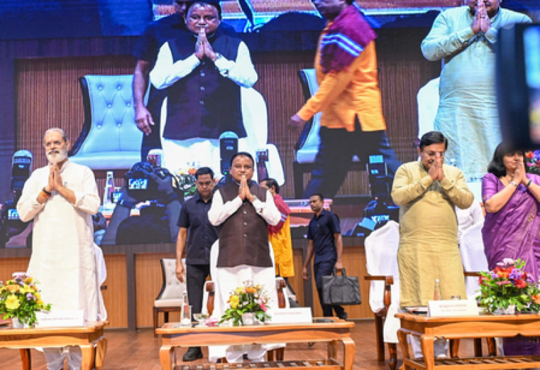 मुख्यमंत्री माझी ने ओडिशा में बाढ़ और चक्रवात से प्रभावित किसानों को पूर्ण समर्थन का आश्वासन दिया