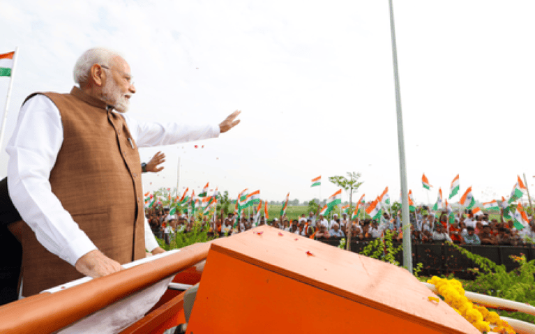‘मोदी कहीं नहीं जाएंगे’, खड़गे के बयान का गुजरात में दिया गया जवाब; पीएम के समर्थन में उमड़ा जनसैलाब