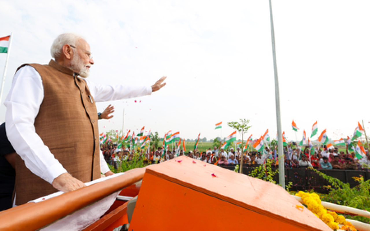 ‘मोदी कहीं नहीं जाएंगे’, खड़गे के बयान का Gujarat में दिया गया जवाब; पीएम के समर्थन में उमड़ा जनसैलाब