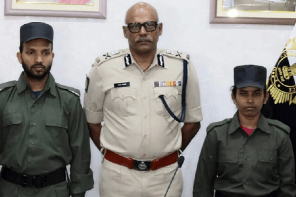 मोस्ट वांटेड माओवादी दंपती ने कोलकाता पुलिस प्रमुख के सामने आत्मसमर्पण किया