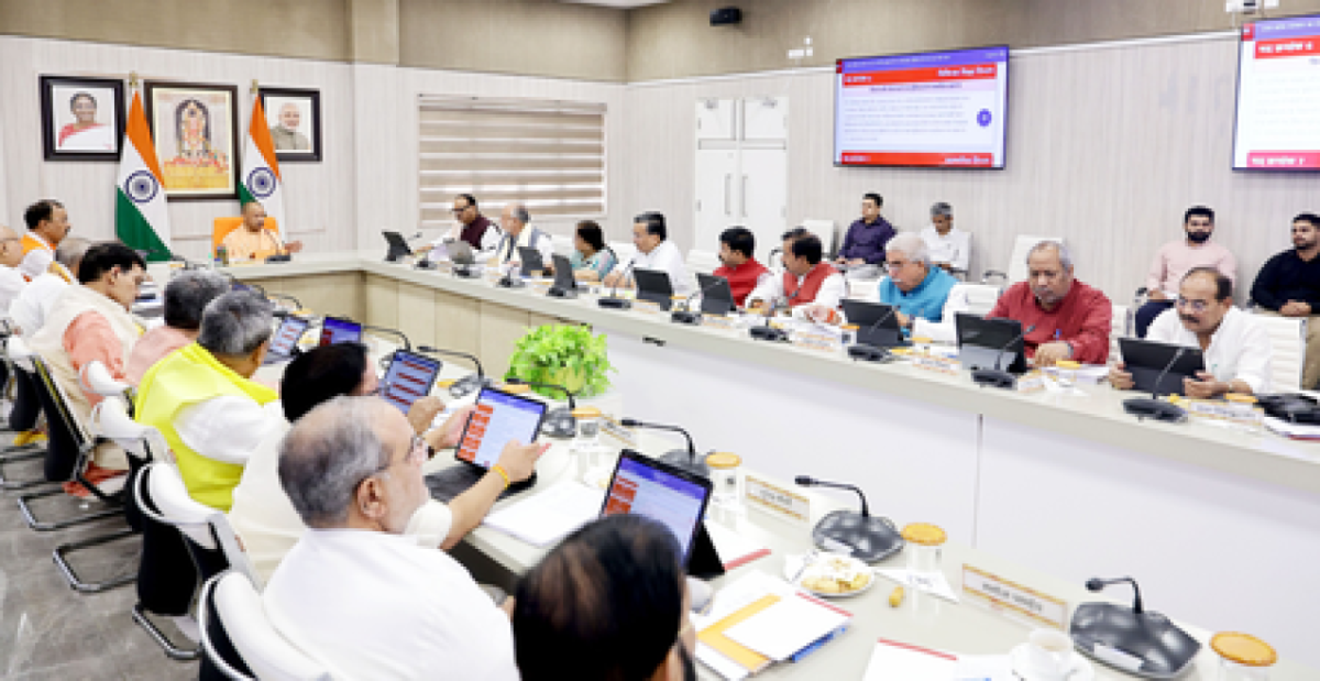 योगी कैबिनेट में 22 प्रस्तावों को मंजूरी, शिक्षकों कर्मचारियों को पांच लाख तक कैशलेस इलाज