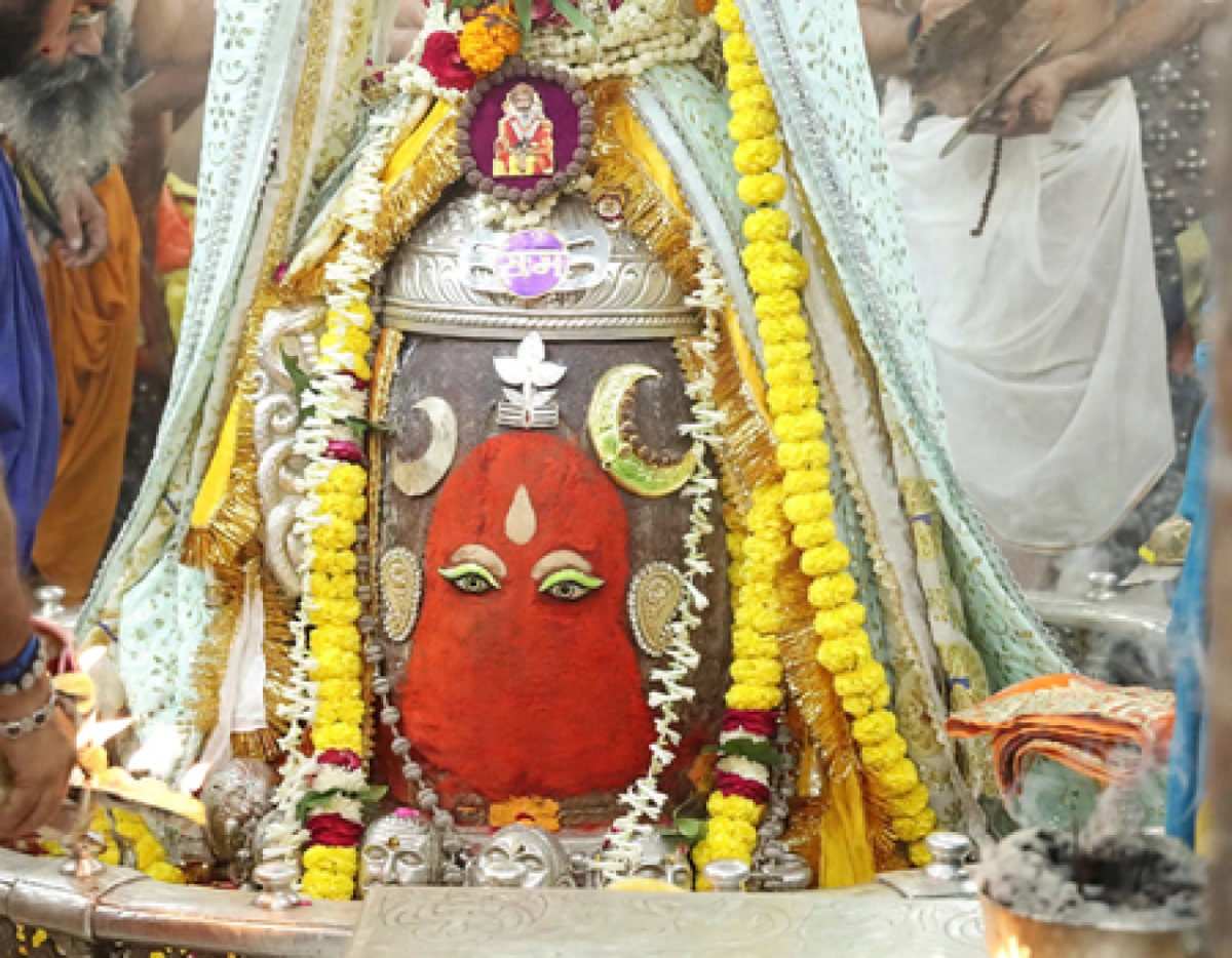 रजत चंद्र त्रिशूल और मुकुट से सजे बाबा महाकाल, दिव्य स्वरूप देख भाव विभोर हुए भक्त!