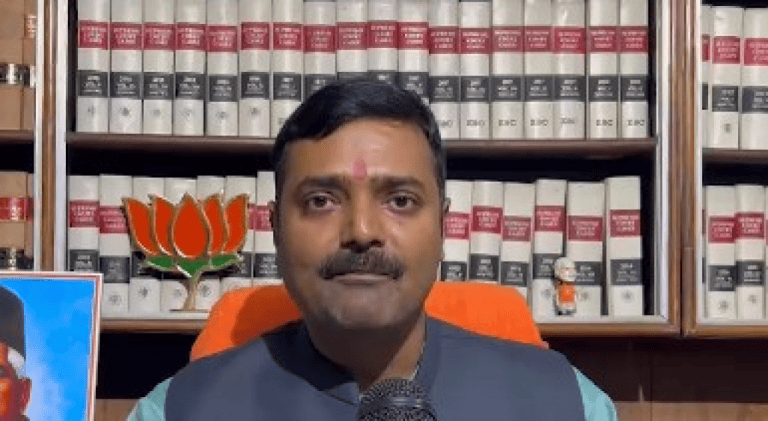 राकेश त्रिपाठी का सपा प्रमुख पर हमला, बोले-अखिलेश यादव का पीडीए सिर्फ परिवार तक सीमित