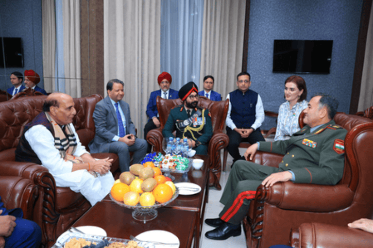 राजनाथ सिंह ने ताजिकिस्तान के रक्षा मंत्री के साथ क्षमता निर्माण और प्रशिक्षण पर की चर्चा