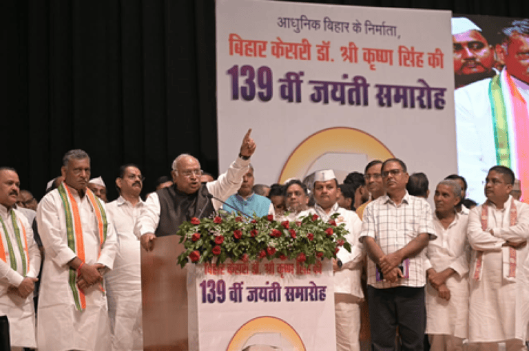 ‘राजनीति सबसे निचले स्तर पर पहुंची’, खड़गे की टिप्पणी पर गुजरात भाजपा का कांग्रेस पर हमला