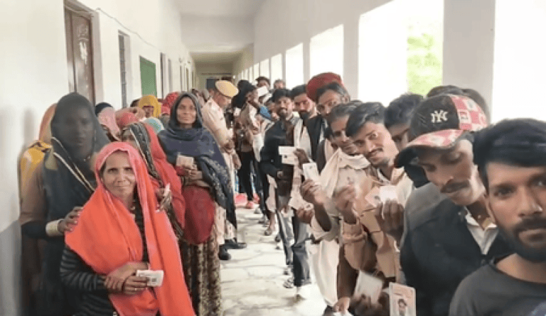 राजस्थान पंचायत चुनाव 2026 : दूसरे चरण के लिए मतदान जारी, सीकर में 101 साल की मतदाता ने भी किया वोट