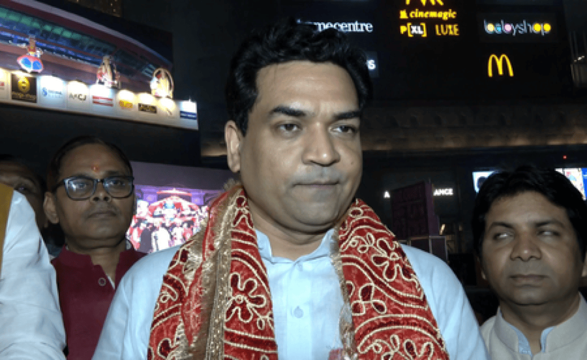 रावण के साथ जला कॉकरोच का पुतला, कपिल मिश्रा बोले दीमकों को हो रहा दर्द