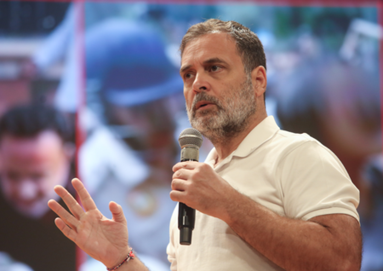 राष्ट्रीय स्वयंसेवक संघ पुरुष प्रधान और संविधान विरोधी संगठन : राहुल गांधी