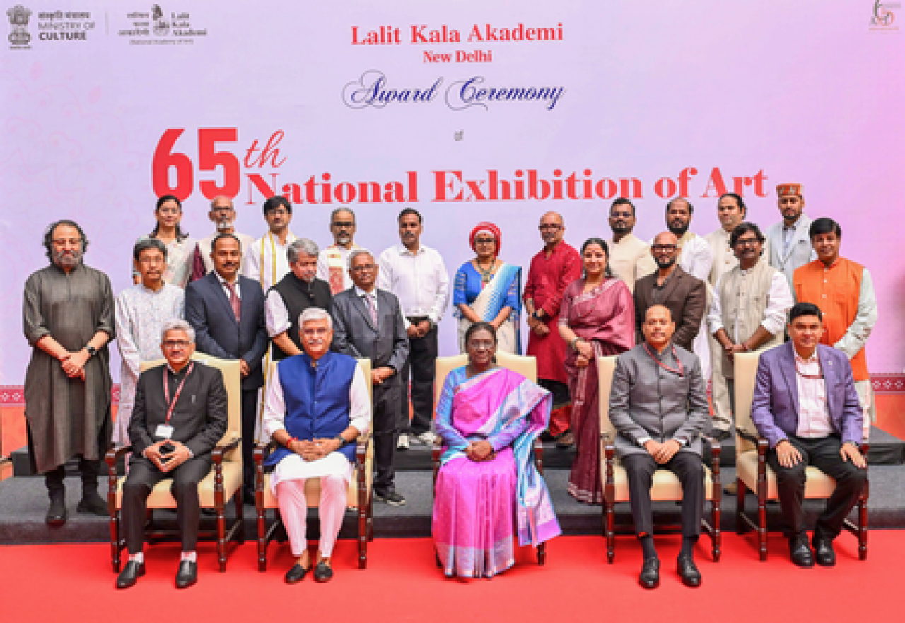 ललित कला अकादमी पुरस्कार समारोह में President मुर्मु ने नवोदित कलाकारों के समर्थन की वकालत की