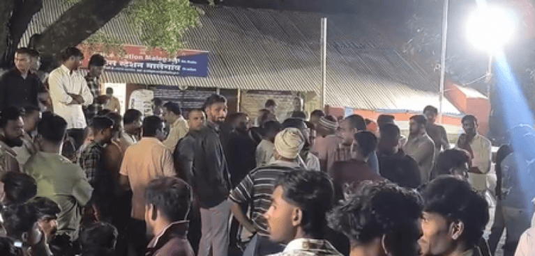 वाशिम : दुर्गा प्रतिमा विसर्जन जुलूस में घर पर गुलाल गिरने के बाद विवाद, आरोपियों की तलाश जारी